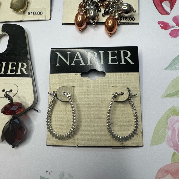 4 sets of Napier earrings - Picture 4 of 6